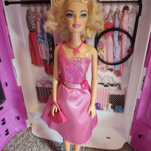 Barbie - Picture 5 of 6